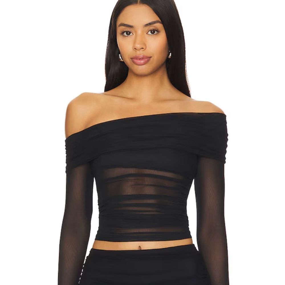 superdown Kami Off-Shoulder Sheer Mesh Long-Sleeve Crop Top
